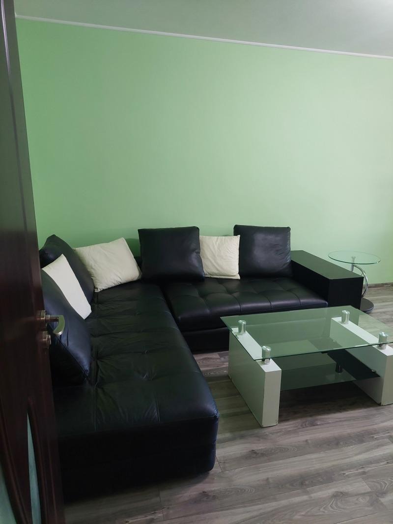 Издаје се  Студио Софија , Лјулин 9 , 45 м2 | 86996147