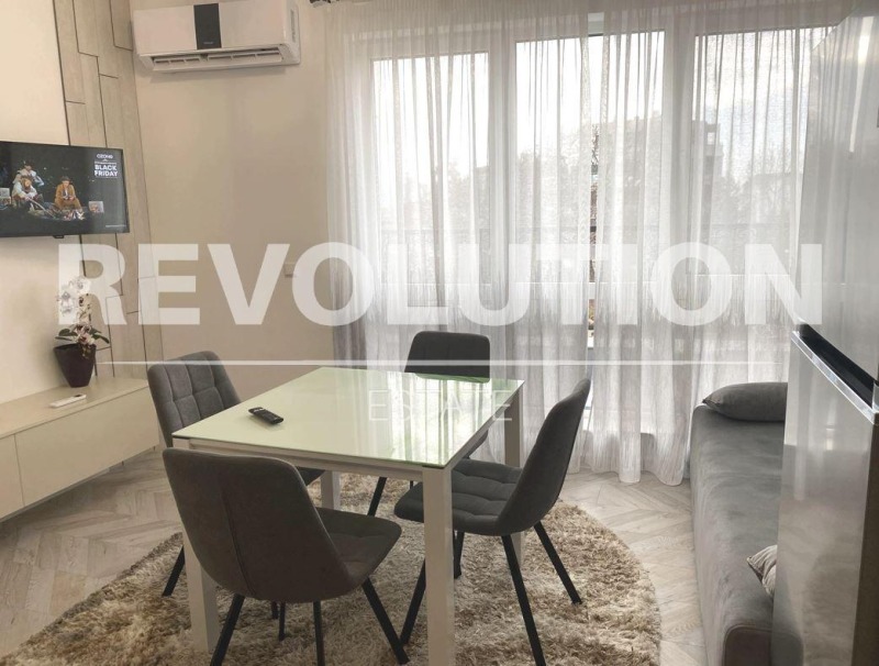 K pronájmu  1 ložnice Varna , Centar , 38 m2 | 60660077 - obraz [2]