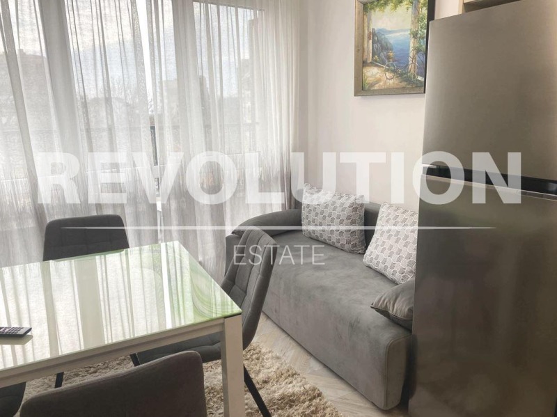 Дава под нем  2-стаен, град Варна, Център •  650 EUR • ID 67465582 — holmes.bg - [1] 