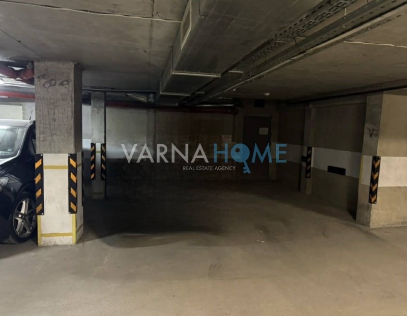 Дава под наем ГАРАЖ, ПАРКОМЯСТО, гр. Варна, Левски 1, снимка 2 - Гаражи и паркоместа - 53541970