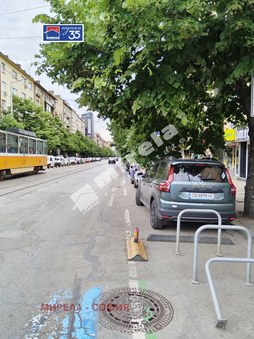 Дава под наем МАГАЗИН, гр. София, Център