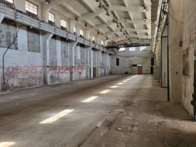 Промишлени помещения под наем в град София, Военна рампа - изображение 8 