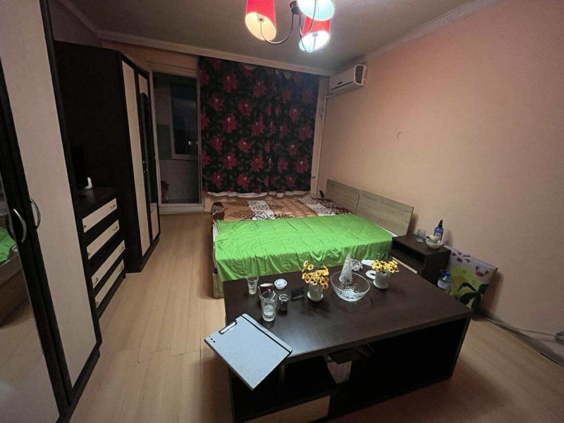 Дава под нем  1-стаен, град София, Люлин 5 •  325 € • ID 82231836 — holmes.bg - [1] 
