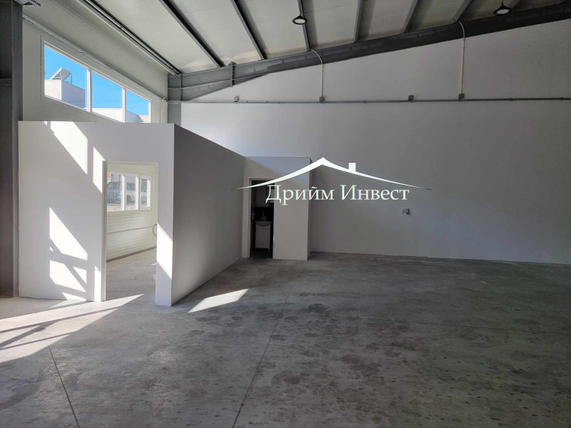 K pronájmu  Úložný prostor Plovdiv , Industrialna zona - Sever , 200 m2 | 98164958