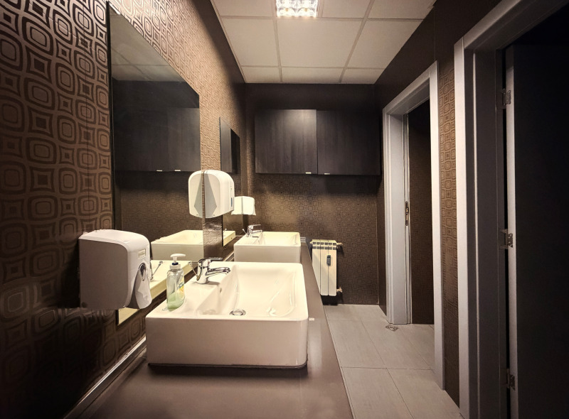 Дава под наем ОФИС, гр. София, Гоце Делчев, снимка 15 - Офиси - 51998432