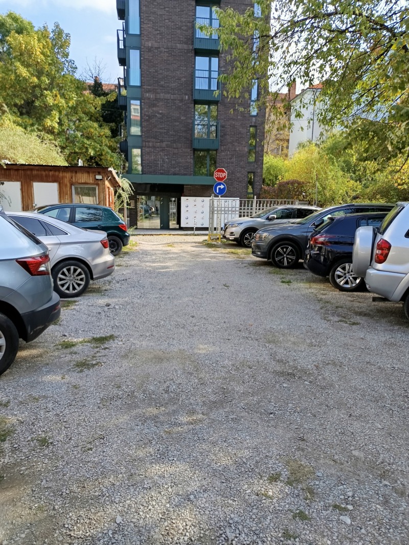 Дава под наем ГАРАЖ, ПАРКОМЯСТО, гр. София, Център