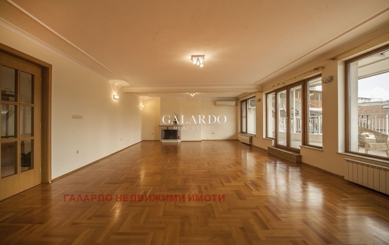 K pronájmu  3 ložnice Sofia , Iztok , 250 m2 | 53763991