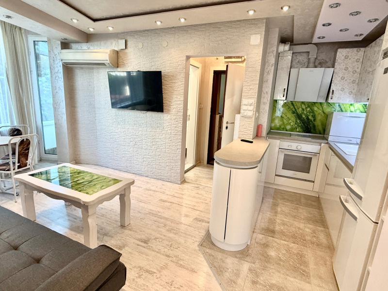 K pronájmu  2 ložnice Plovdiv , Mladežki Chalm , 68 m2 | 56668691