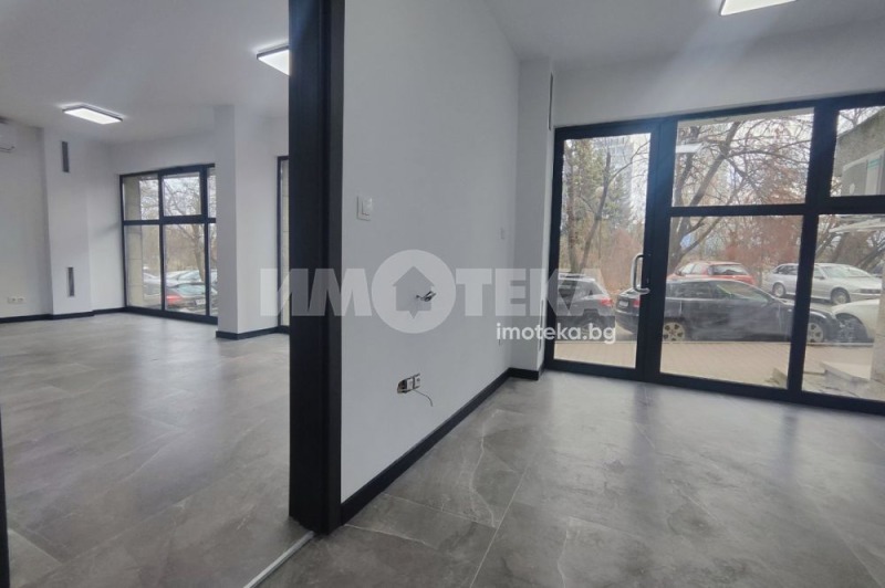 Te huur  Winkel Sofia , Dianabad , 67 m² | 59660014 - afbeelding [2]