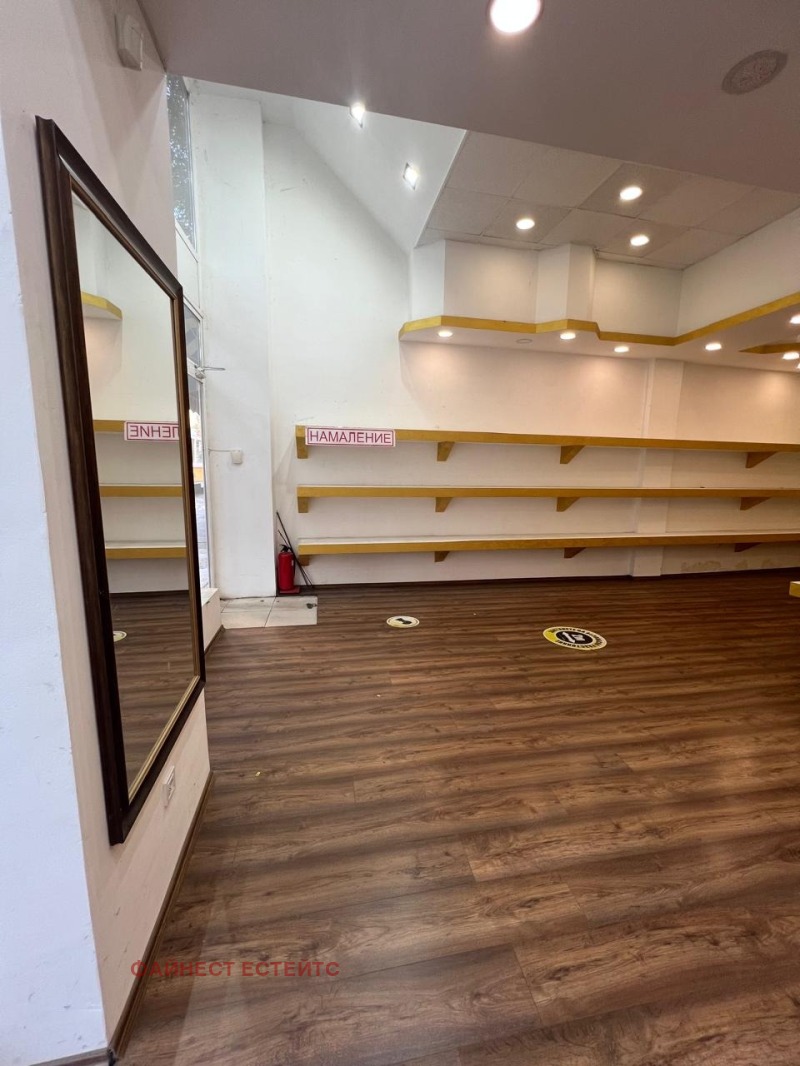 Издаје се  Схоп Софија , Центар , 90 м2 | 69471909 - слика [4]