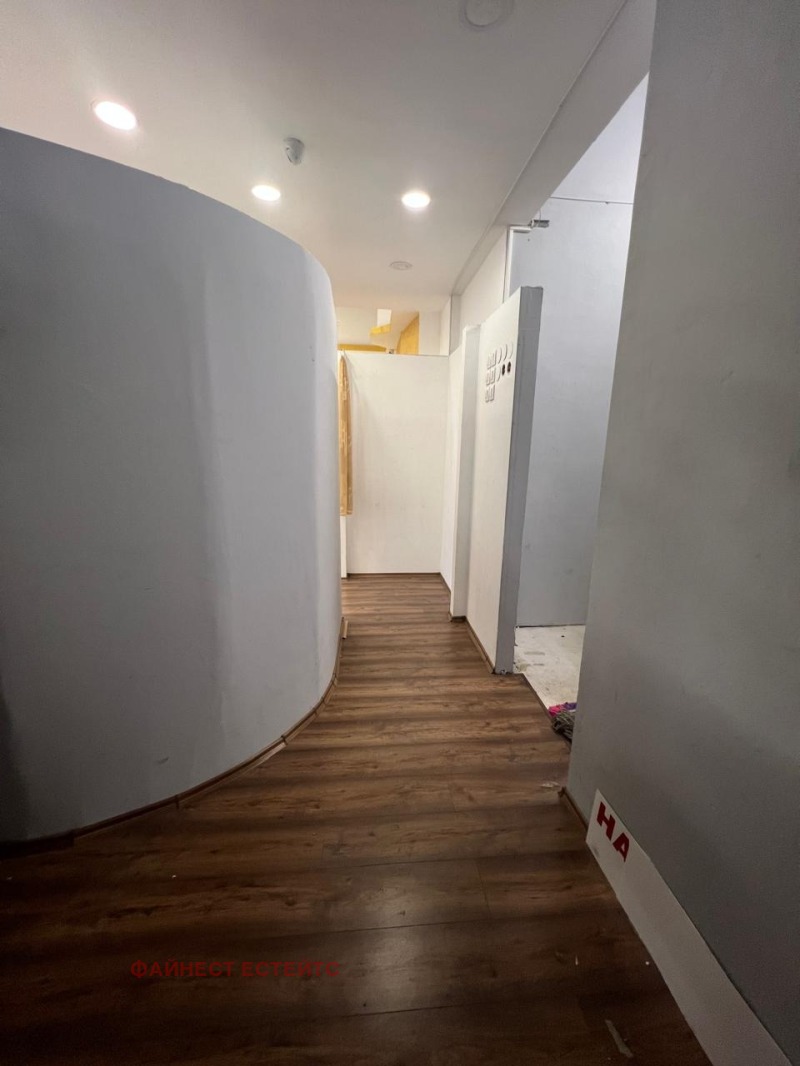 Издаје се  Схоп Софија , Центар , 90 м2 | 69471909 - слика [7]
