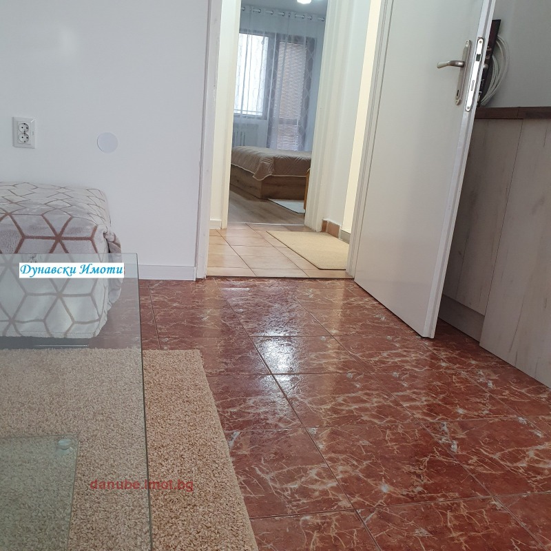 Zu vermieten  1 Schlafzimmer Ruse , Jalta , 74 qm | 12036857 - Bild [8]
