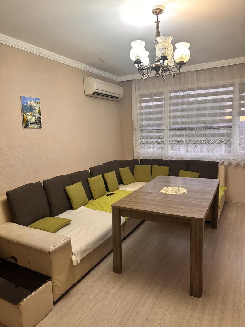 En renta  1 dormitorio Stara Zagora , Tri chuchura - tsentar , 68 metros cuadrados | 30884038