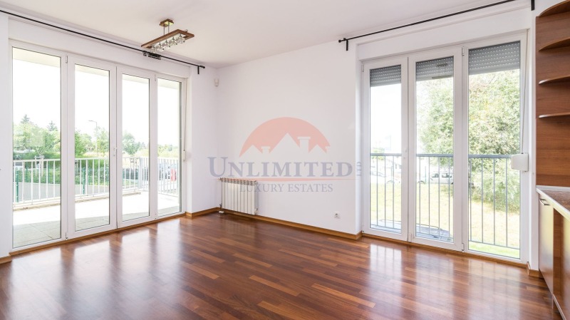 Издаје се  Кућа Софија , Малинова долина , 450 м2 | 92381341 - слика [2]