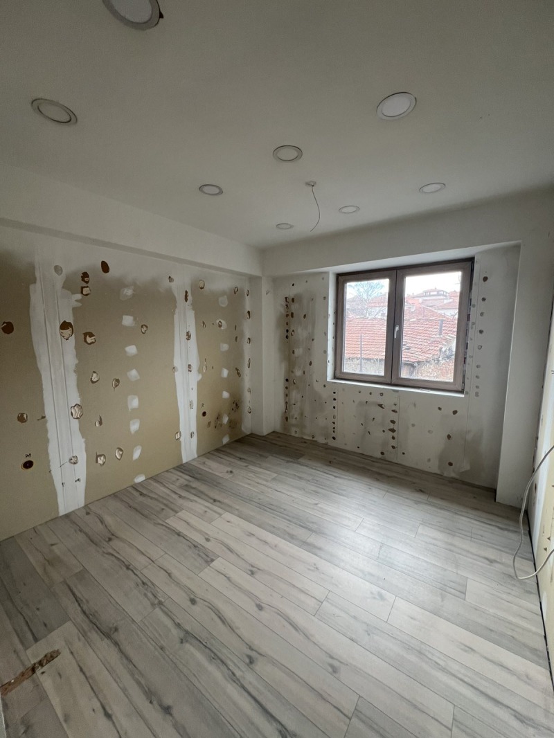 Дава под наем МАГАЗИН, гр. Дупница, област Кюстендил, снимка 9 - Магазини - 53467295