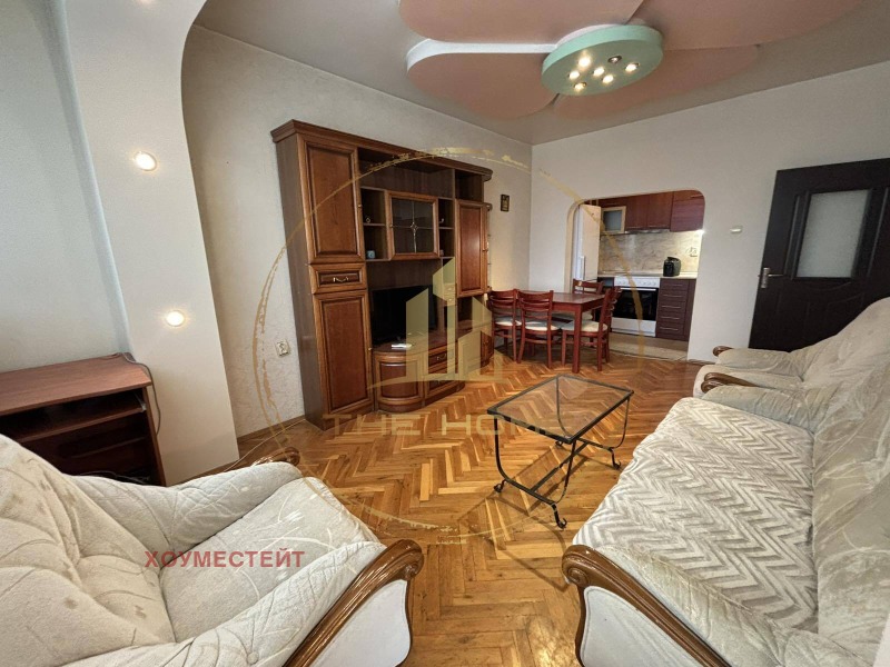 Дава под нем  2-стаен, град Варна, Център •  350 EUR • ID 24868376 — holmes.bg - [1] 