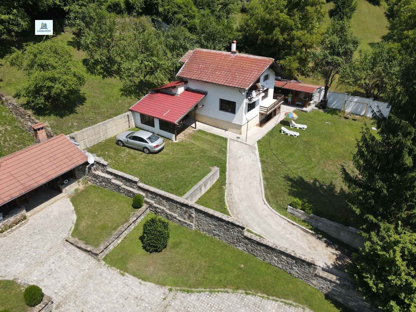 Дава под наем КЪЩА, гр. Ловеч, Център, снимка 2 - Къщи - 53758505