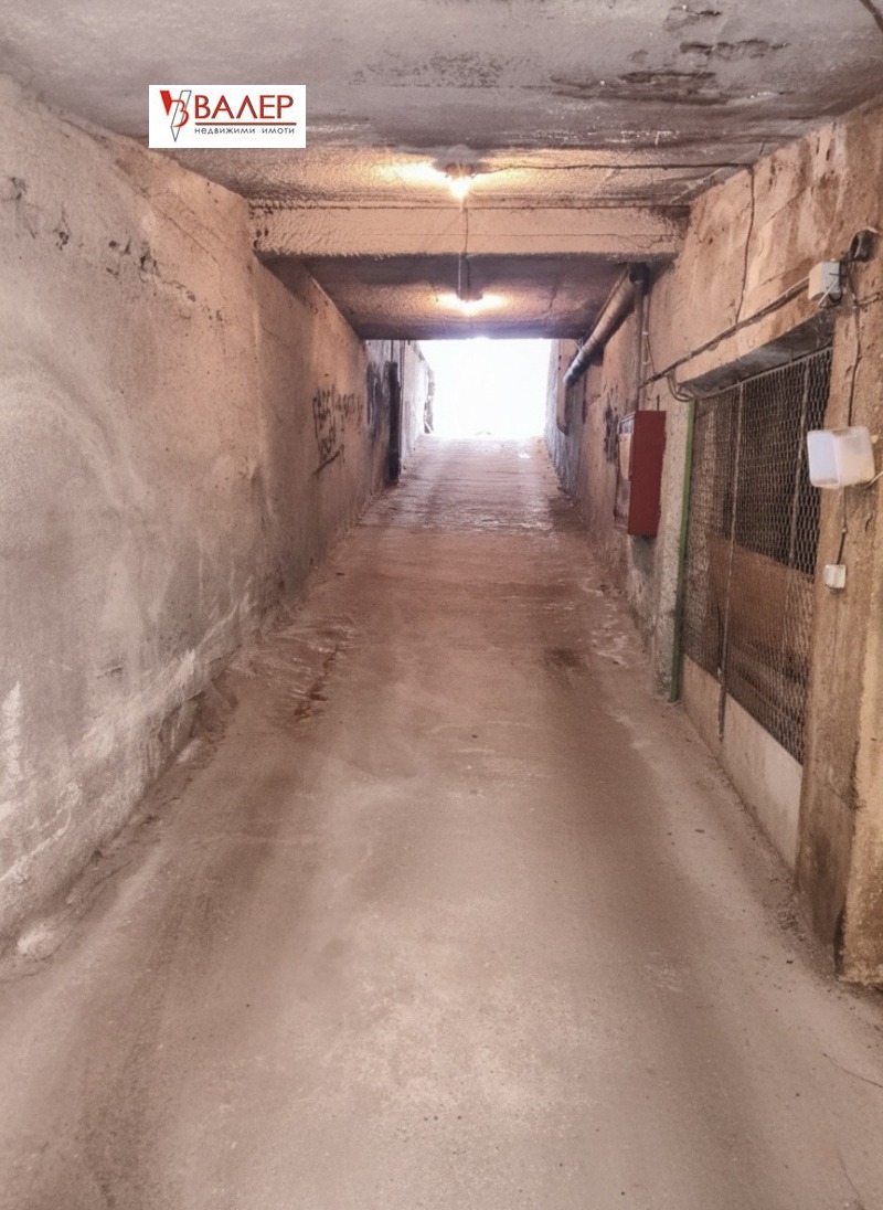 Дава под наем ГАРАЖ, ПАРКОМЯСТО, гр. София, Център, снимка 2 - Гаражи и паркоместа - 53384367