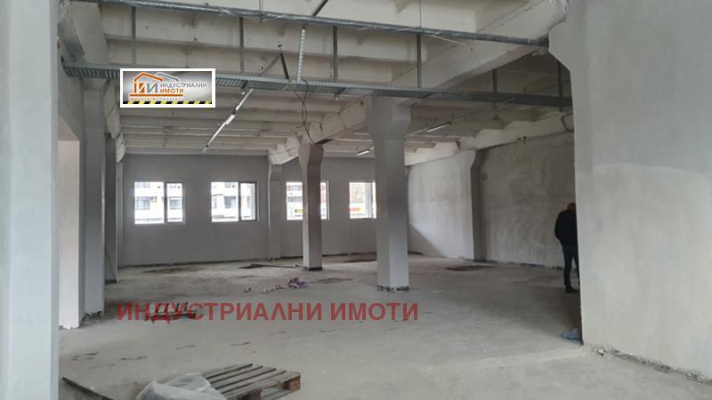 En renta  Almacenamiento Plovdiv , Industrialna zona - Sever , 1700 metros cuadrados | 50215208