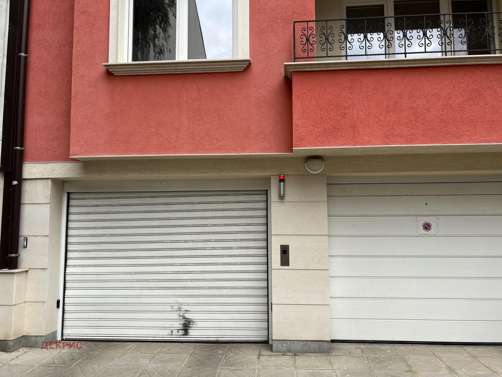 Дава под наем ГАРАЖ, ПАРКОМЯСТО, гр. София, Медицинска академия, снимка 2 - Гаражи и паркоместа - 54201063