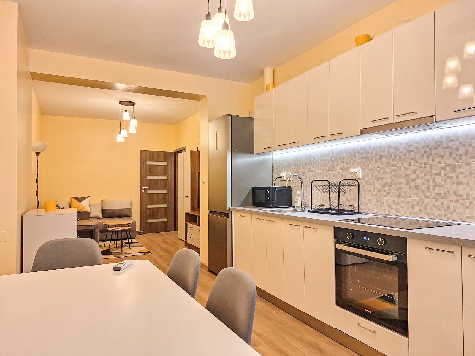 Дава под наем 3-СТАЕН, гр. София, Център, снимка 3 - Апартаменти - 54226241