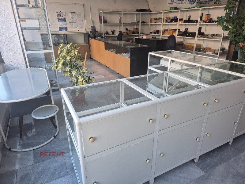 Дава под Наем МАГАЗИН в град Габрово, Бичкиня - 144 кв.м / 400 € » 782.33 лв., РЕГЕНТ
