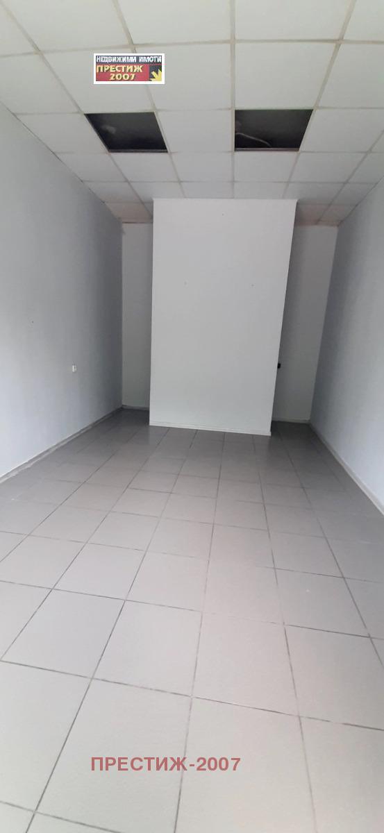 Под наем МАГАЗИН, град Шумен, Център • 750 лв. / 383.47 € • 44940076 1