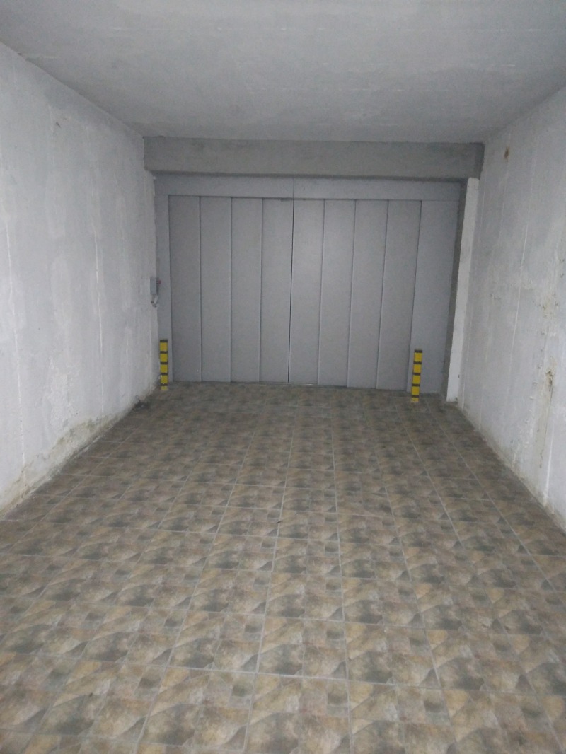 Дава под наем ГАРАЖ, ПАРКОМЯСТО, гр. София, Център, снимка 3 - Гаражи и паркоместа - 53448768