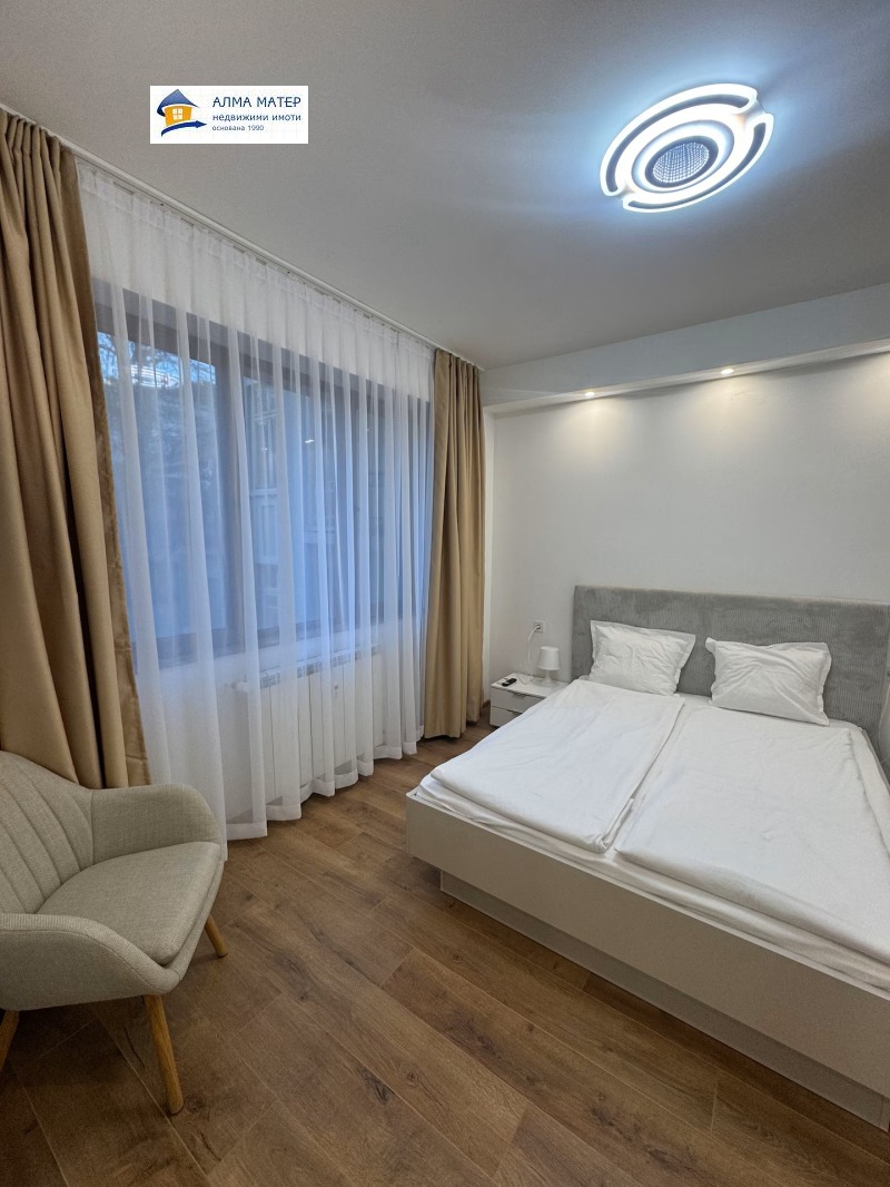 Дава под нем  2-стаен, град София, Център •  570 EUR • ID 19008966 — holmes.bg - [1] 