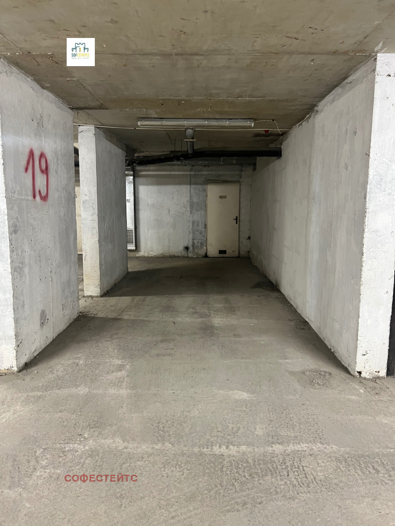 For Rent  Parking space Sofia , Geo Milev , 20 sq.m | 58202409