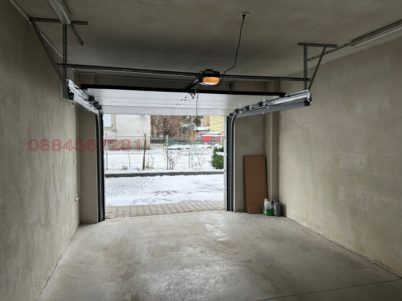 Дава под наем ГАРАЖ, ПАРКОМЯСТО, гр. Плевен, Широк център, снимка 4 - Гаражи и паркоместа - 53519771