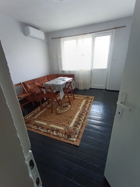 1 chambre Chirok tsentar, Rouse 1