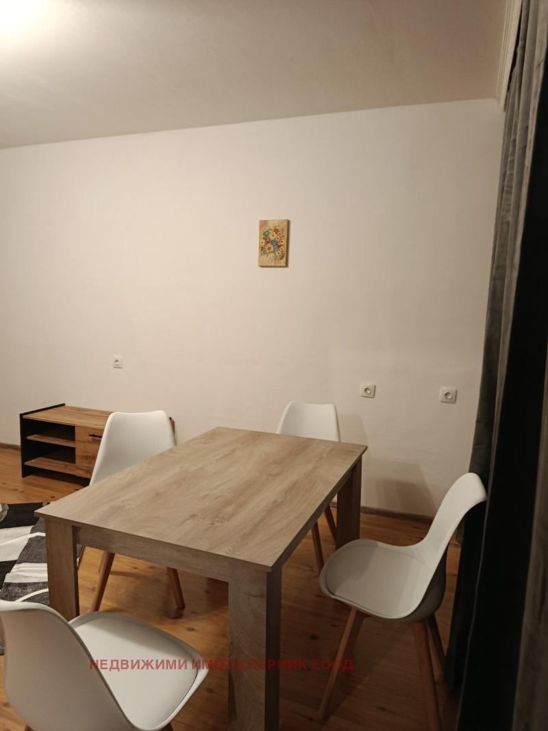 Дава под наем 2-СТАЕН, гр. Радомир, област Перник, снимка 3 - Апартаменти - 52747874