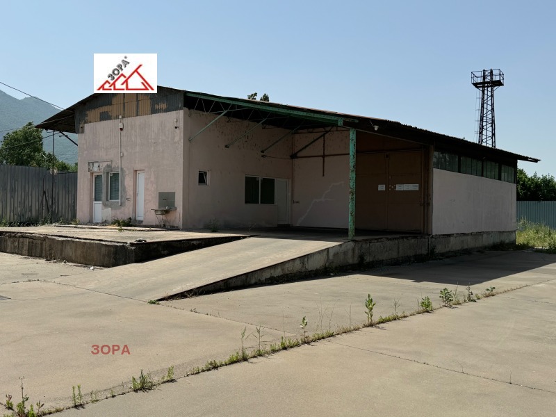 Дава под Наем МЯСТО в град Враца, Промишлена зона - Изток - 5500 кв.м / 3 067.75 € » 6 000 лв., ЗОРА