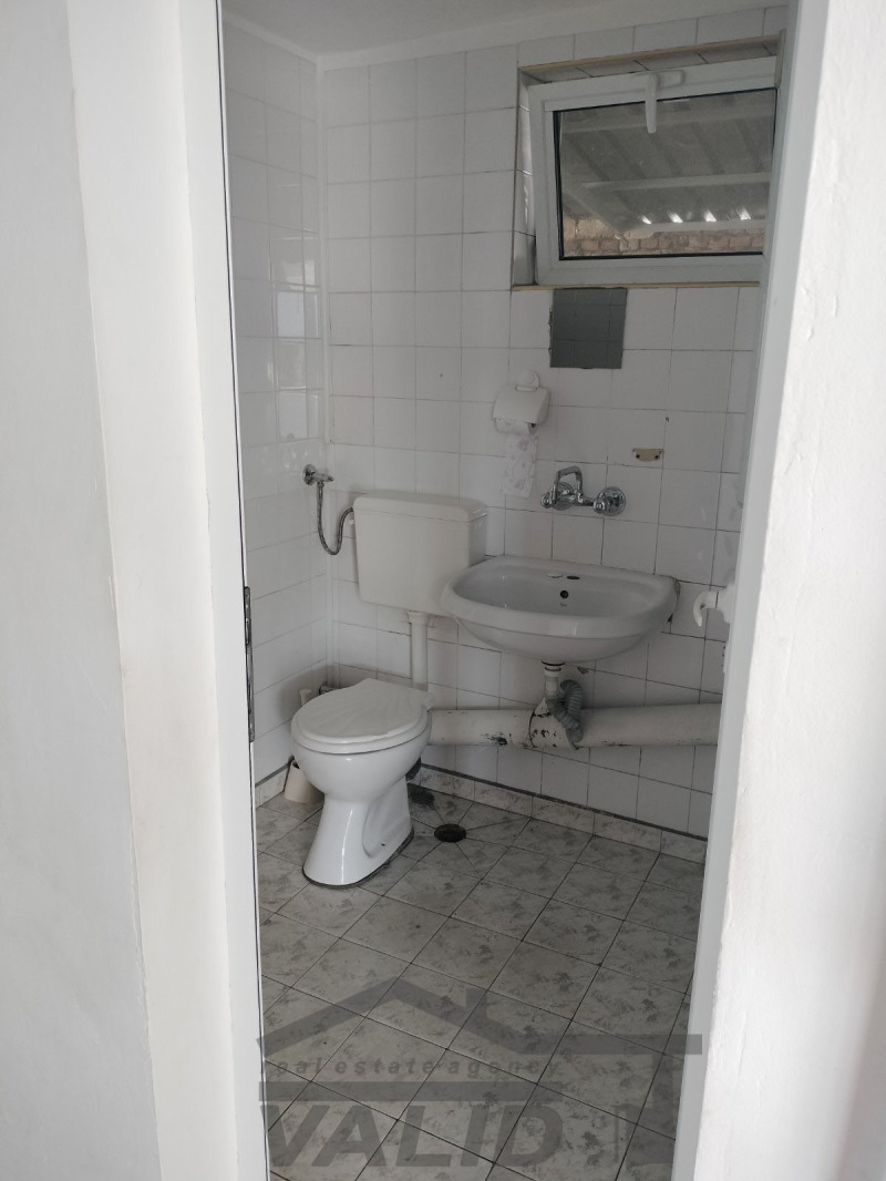 K pronájmu  Průmyslová budova Ruse , Centralen južen rajon , 255 m2 | 41550871 - obraz [12]