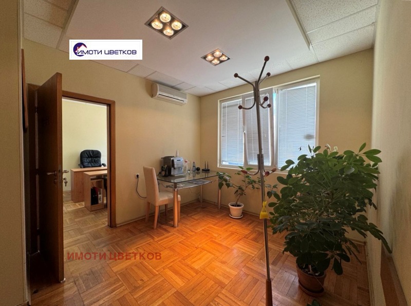 Дава под Наем ОФИС в град Враца, Център - 18 кв.м / 125 € » 244.48 лв., ИМОТИ ЦВЕТКОВ