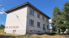 Étage de la maison Mengichevo, région Choumen