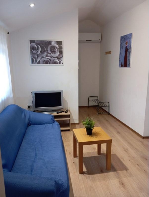 Издаје се  2 спаваће собе Софија , Центар , 60 м2 | 58383468