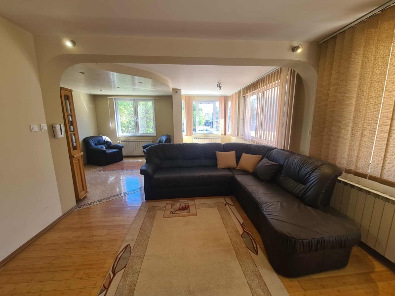 В аренду  3+ спальни Хасково , Каменни , 145 кв.м | 92213207