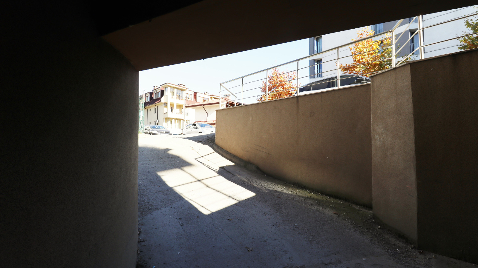 Дава под наем ГАРАЖ, ПАРКОМЯСТО, гр. София, Манастирски ливади, снимка 4 - Гаражи и паркоместа - 53613222