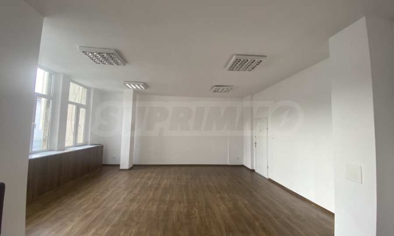 De inchiriat  Birou Plovdiv , Mladejci Hâlm , 180 mp | 76901377 - imagine [3]