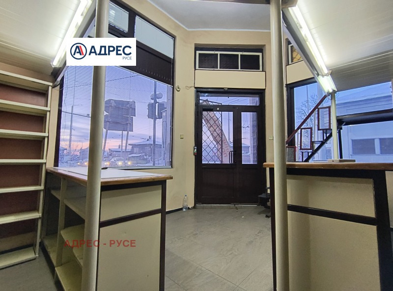 Дава под наем МАГАЗИН, гр. Русе, Широк център, снимка 5 - Магазини - 53095549