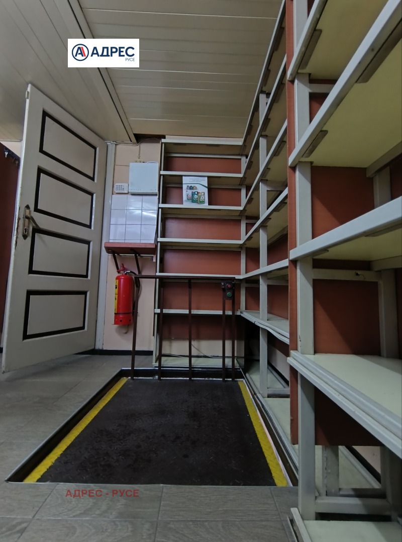 Дава под наем МАГАЗИН, гр. Русе, Широк център, снимка 7 - Магазини - 53095549