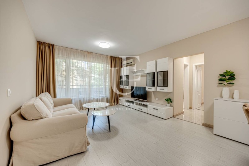 Издаје се  2 спаваће собе Софија , Центар , 90 м2 | 59913164
