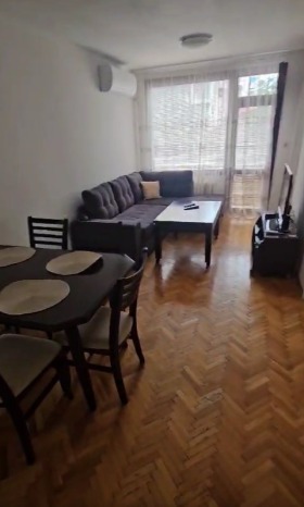 1 quarto Poduiane, Sofia