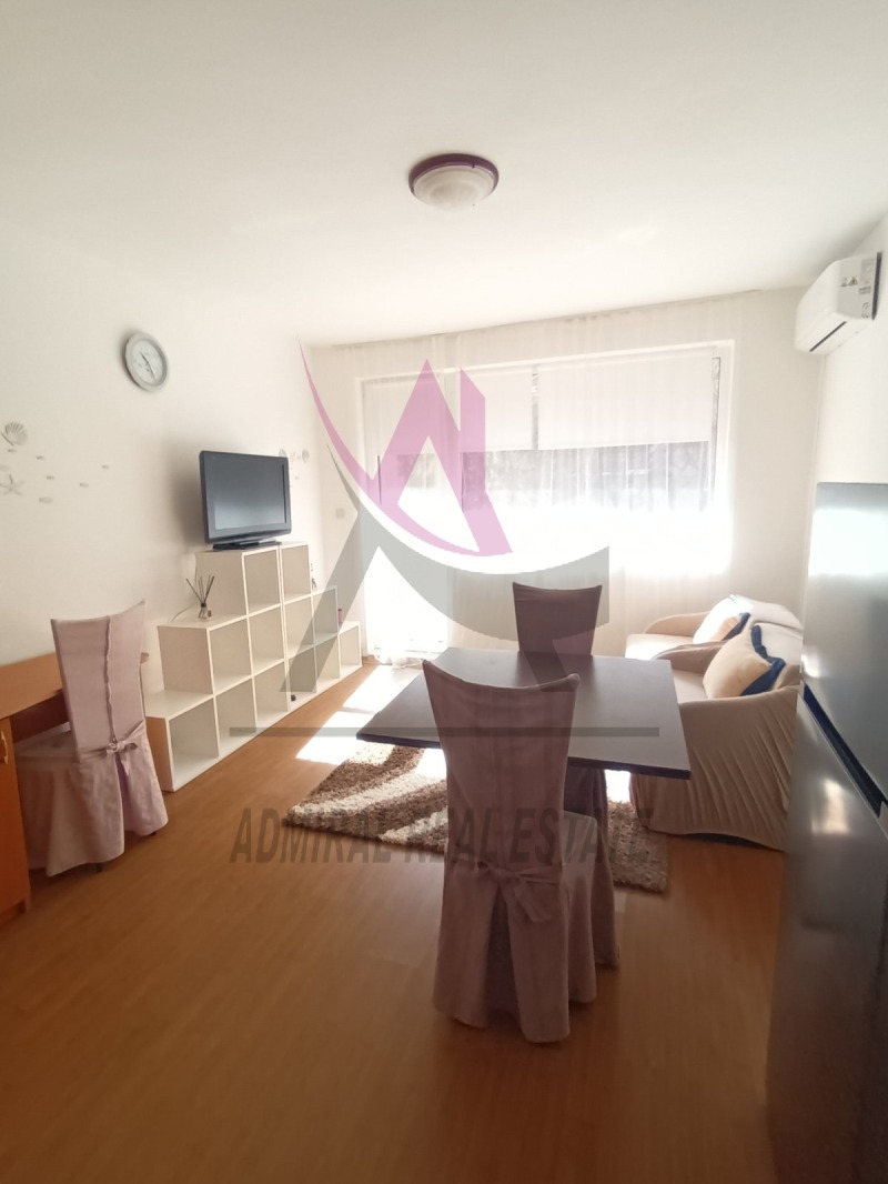Дава под нем  2-стаен, град Варна, к.к. Св.Св. Константин и Елена •  425 EUR • ID 28317510 — holmes.bg - [1] 