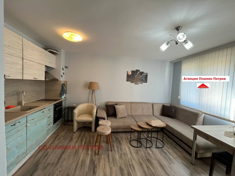 Издаје се  1 спаваћа соба Шумен , Гривица , 65 м2 | 41582454