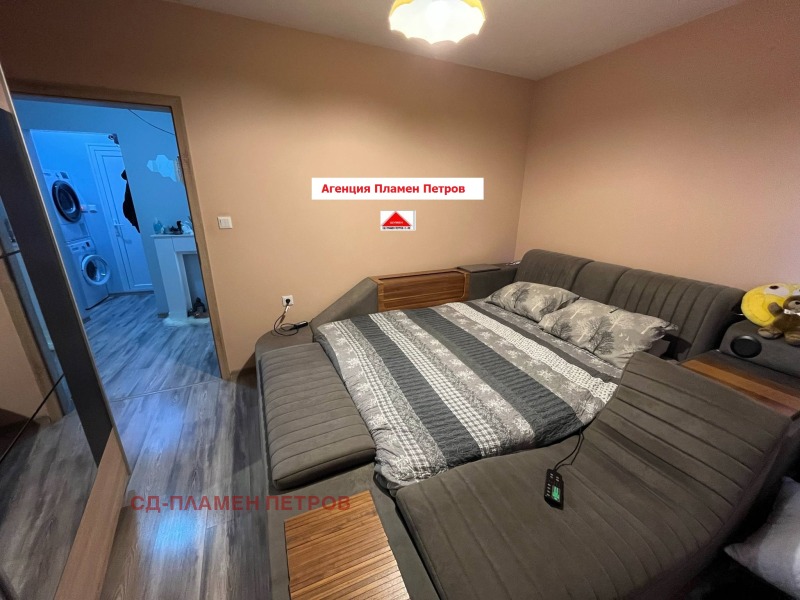 Издаје се  1 спаваћа соба Шумен , Гривица , 65 м2 | 41582454 - слика [8]