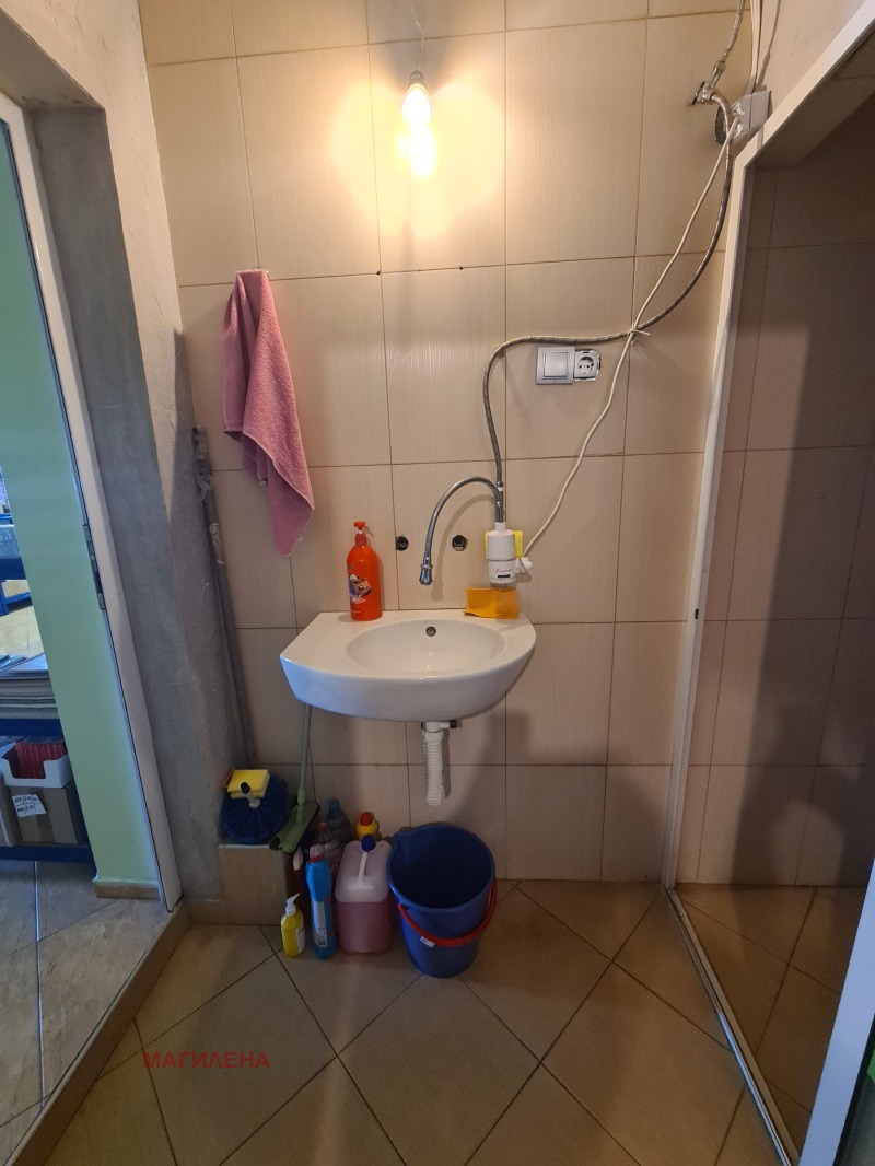 En renta  Almacenamiento Plovdiv , Industrialna zona - Sever , 70 metros cuadrados | 53847941 - imagen [6]
