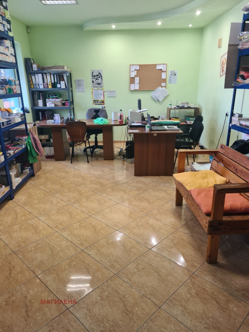 En renta  Almacenamiento Plovdiv , Industrialna zona - Sever , 70 metros cuadrados | 53847941